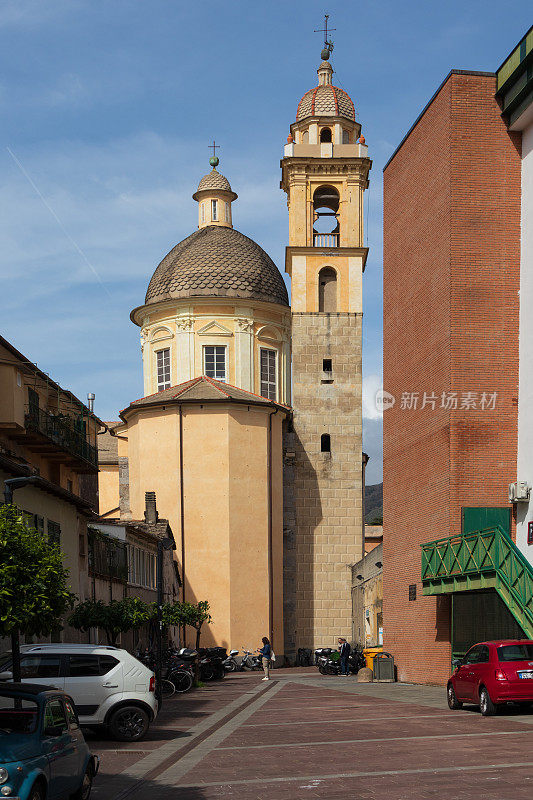 Chiavari，意大利- Chiesa dalla piazzetta